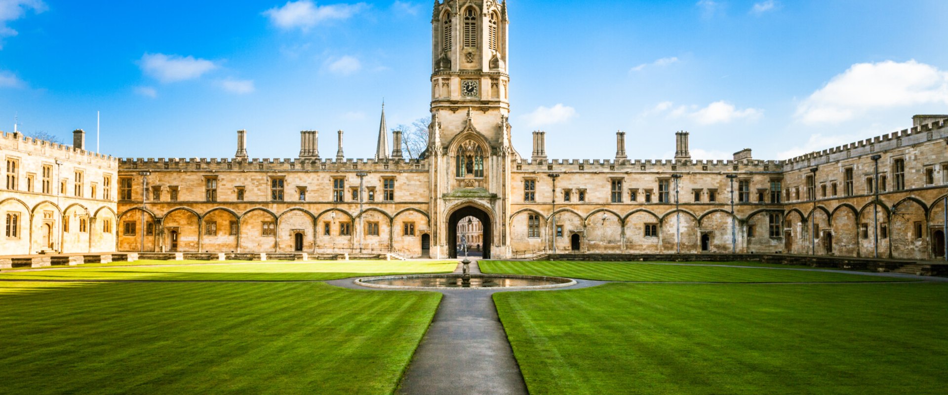 A Complete Guide to International Oxford & Cambridge Applications: The Ultimate Resource for Aspiring Students