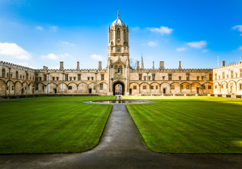 A Complete Guide to International Oxford & Cambridge Applications: The Ultimate Resource for Aspiring Students